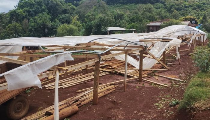 Cantagalo - Fenômeno climático causa destruição e prejuízos 